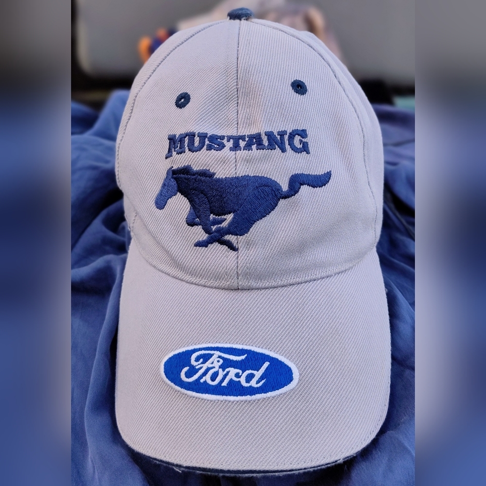 Hat Ford mustang